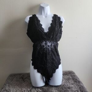 NWOT Black Daisy Lace Teddy with adjustable straps size 2XL